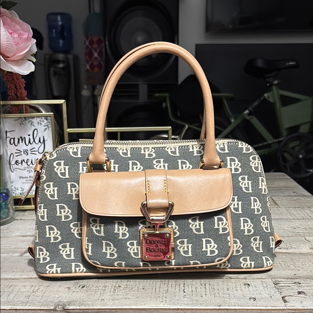 Dooney & Bourke Satchel in Leather and Gray with Structured Design "NEVER USED"